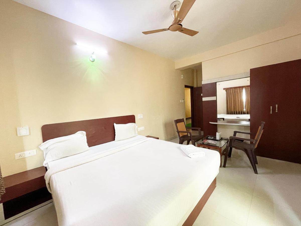 Hotel AAVAASS Puri Exterior foto
