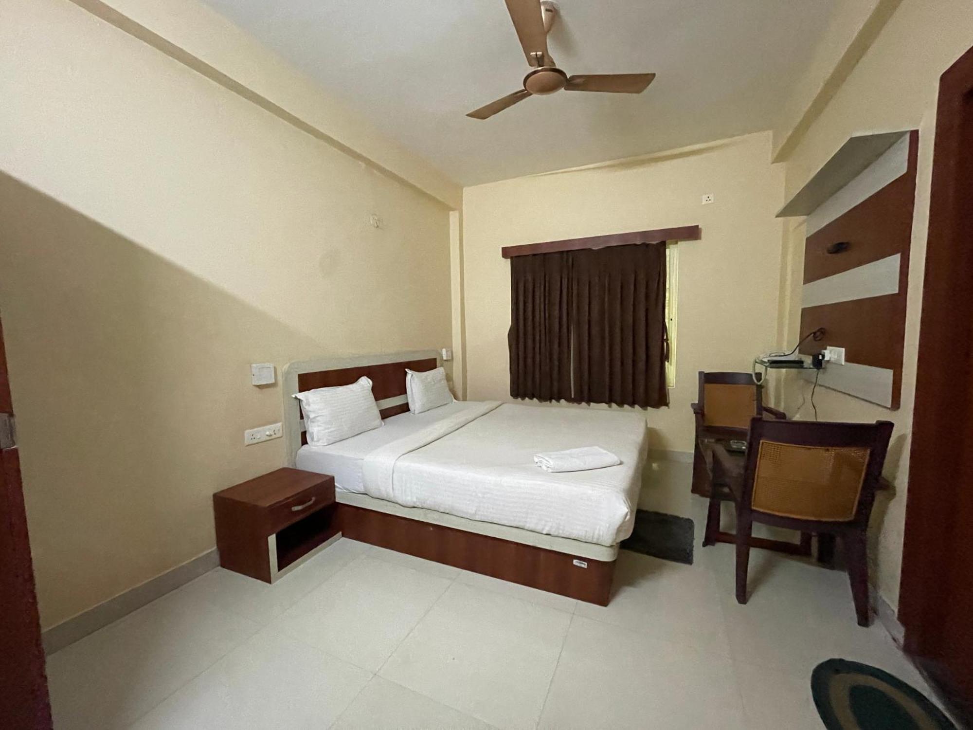 Hotel AAVAASS Puri Exterior foto
